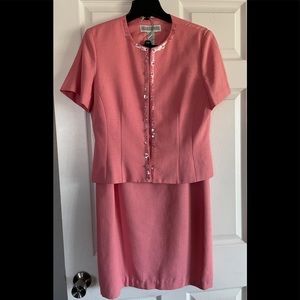 Women’s 2pc pink suit